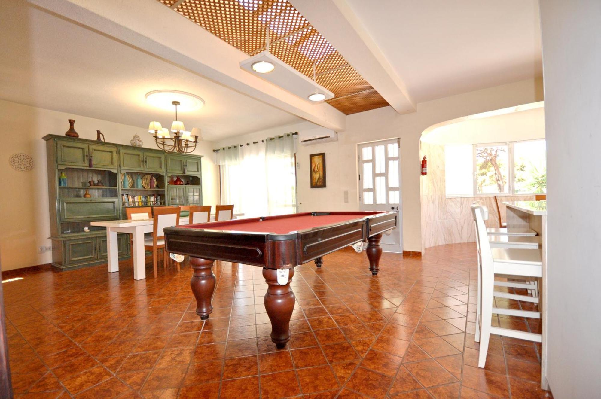 Walking Distance To The Centre - Snooker Table - Private Pool - 5 Bedrooms Quarteira Exterior photo